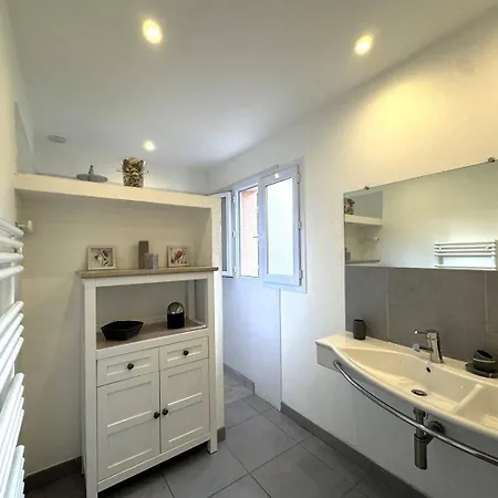 Apartment Avec Vue Imprenable Sur La Mer, Terrasse Et Piscine *