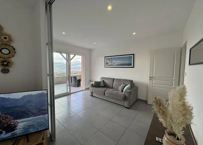 Avec Vue Imprenable Sur La Mer, Terrasse Et Piscine