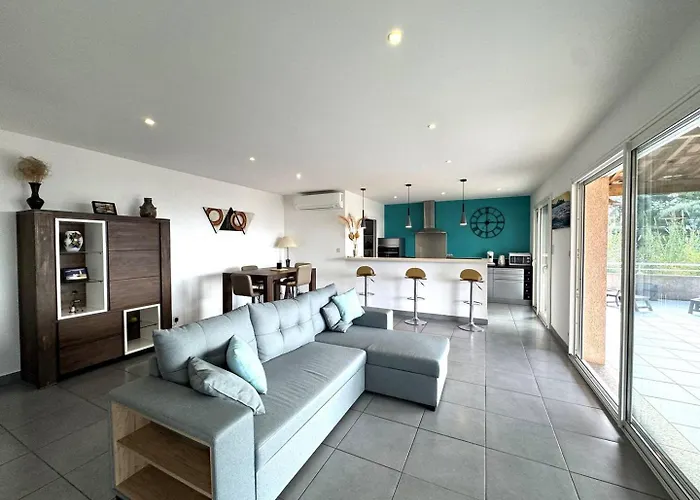 Avec Vue Imprenable Sur La Mer, Terrasse Et Piscine